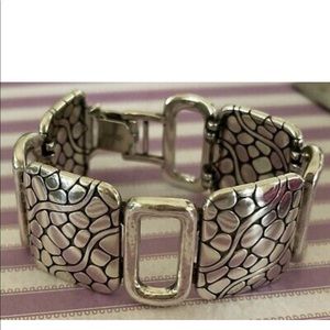 Brighton Pebble Beach square cutouts hinged bangle bracelet 7”